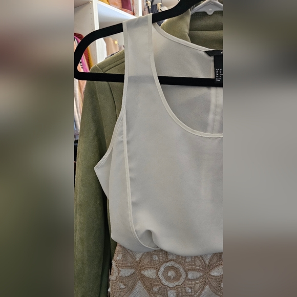 H&M semi-sheer tank. Size 4. - Picture 3 of 5